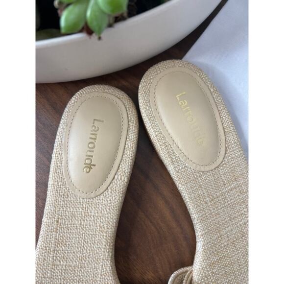NEW Larroudé Ivy Raffia Ruffle Slip On Open Toe Flats Sandals Beige Size: 7 - Picture 4 of 9